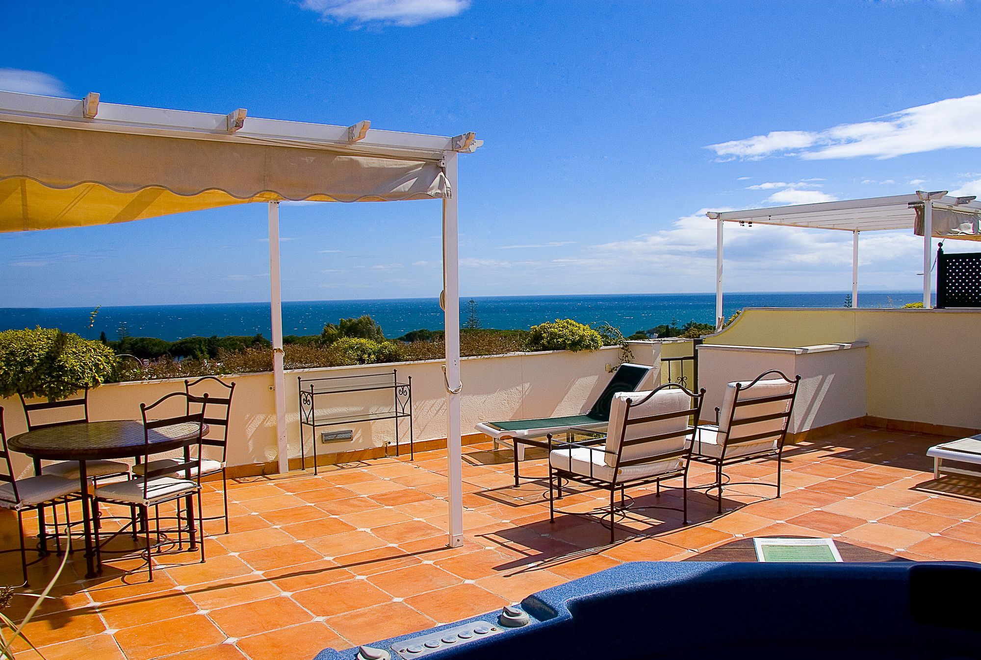 Livescape Guadalpin Apartment